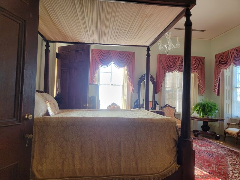 Well-Furnished Rooms Frozen in Time