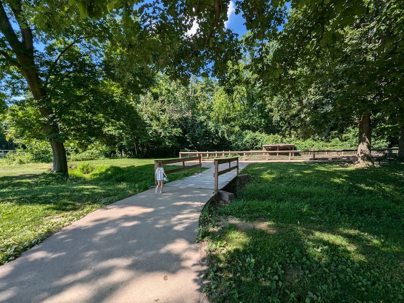 Well-Maintained Walking Paths Through Beautiful Scenery Well-Maintained Walking Paths Through Beautiful Scenery