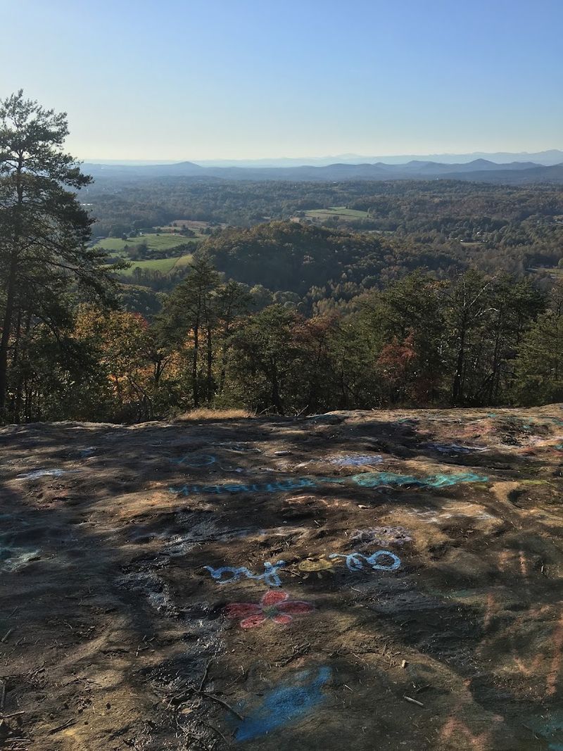 What to Pack for the Perfect Glassy Mountain Adventure What to Pack for the Perfect Glassy Mountain Adventure