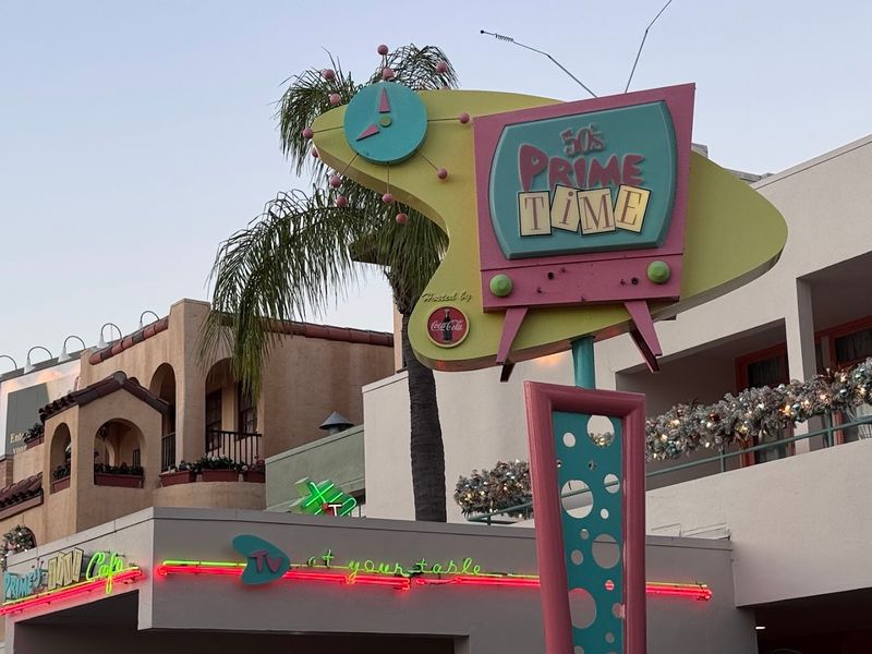 Why This Cafe Keeps Earning Its Spot at the Top of Hollywood Studios Why This Cafe Keeps Earning Its Spot at the Top of Hollywood Studios