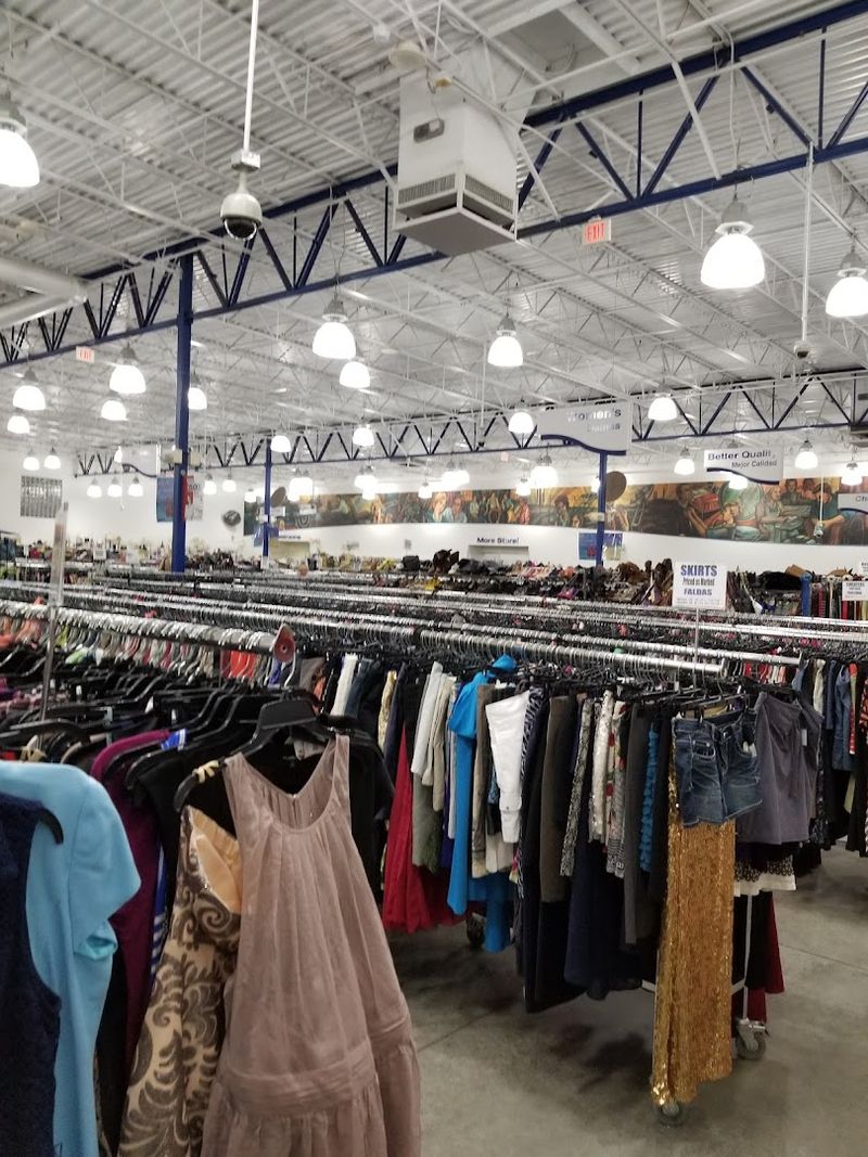 Women's Clothing Finds That Are Worth the Dig