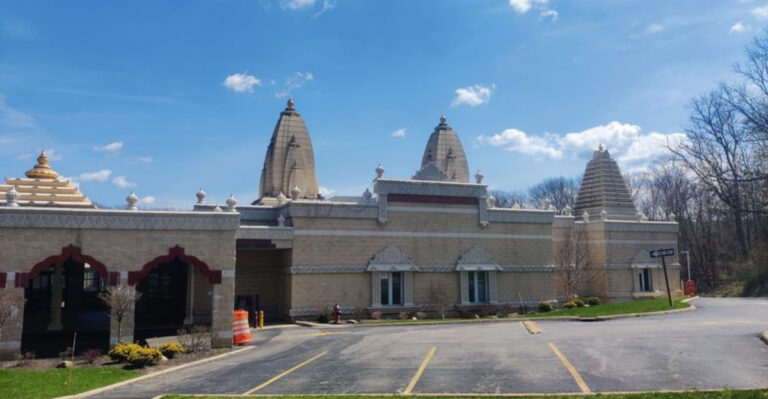 Hidden In Ohio Is A Stunning Temple That Looks Like It Belongs In Another Country