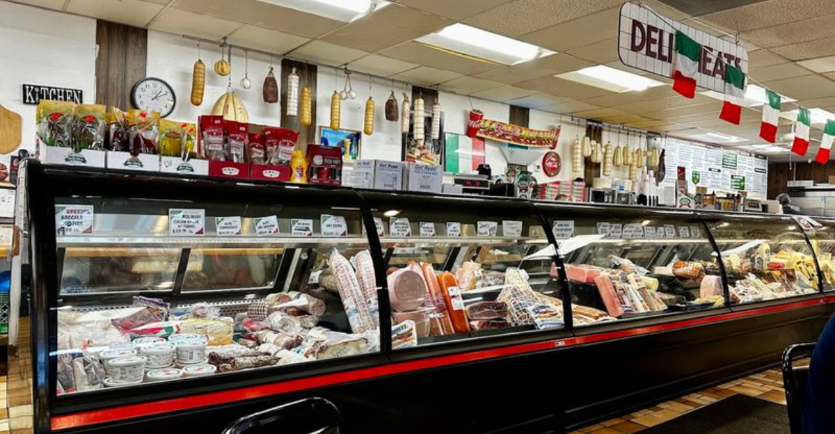 This Humble Phoenix Italian Deli Is Famous For A Pie Locals Can’t Stop Ordering