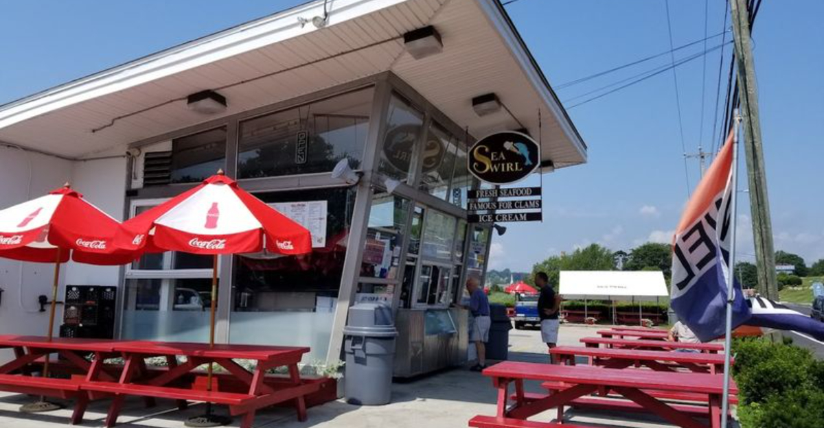 Locals Say This Modest Connecticut Seafood Restaurant Is One Of The State’s Best
