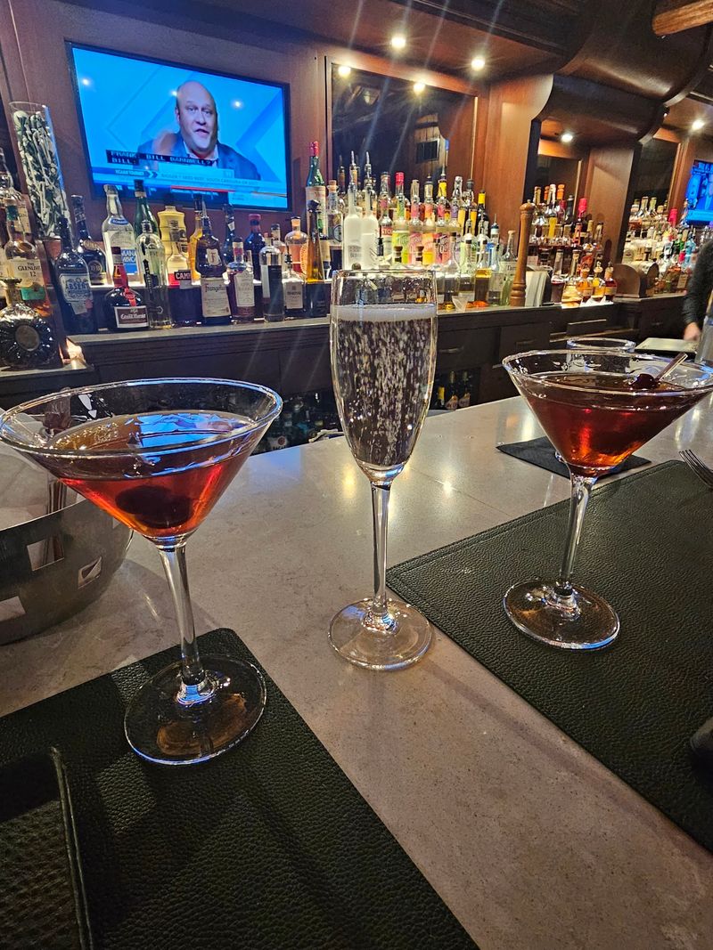 A Bar Menu and Happy Hour With a Loyal Following A Bar Menu and Happy Hour With a Loyal Following