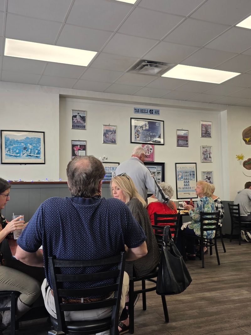 A Busy Lunch Crowd And A Lively Room A Busy Lunch Crowd And A Lively Room