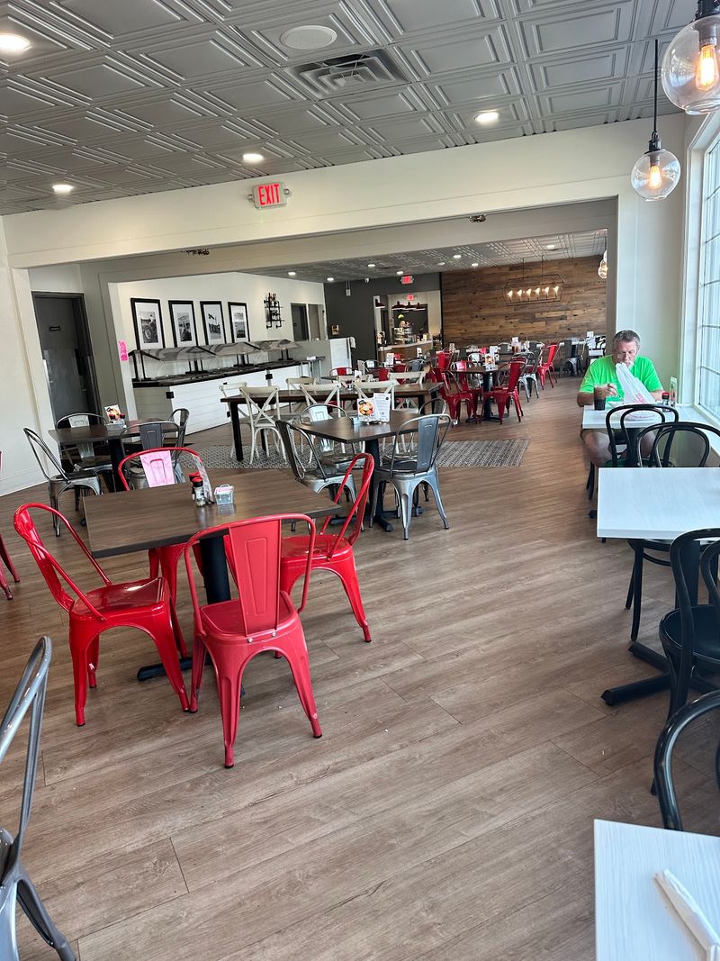 A Cafe-Style Atmosphere for All Ages