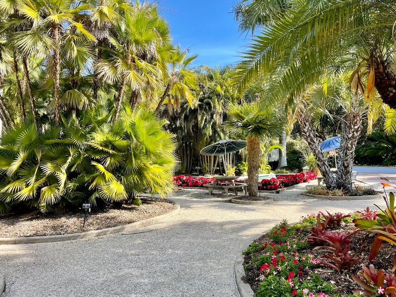 A Calm Setting for Families and Solo Strolls