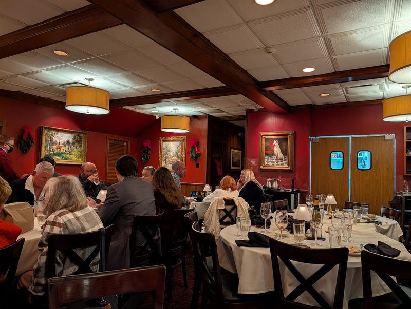 A Clubby Room With Old-School Charm