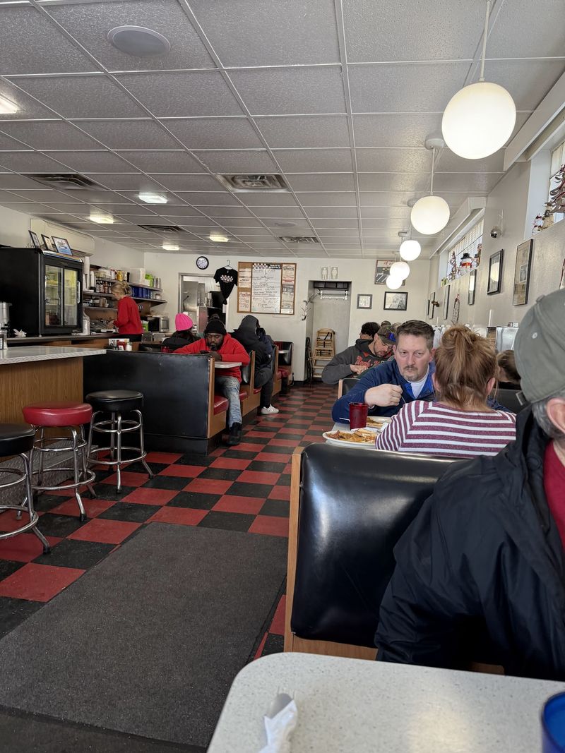 A Corner Counter With Decades of Loyal Fans
