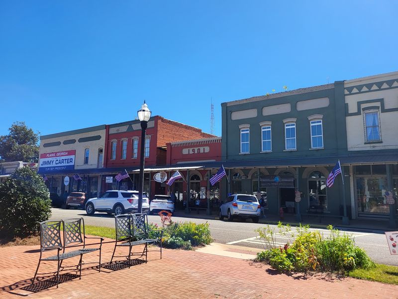 A County Seat With Small-Town Roots