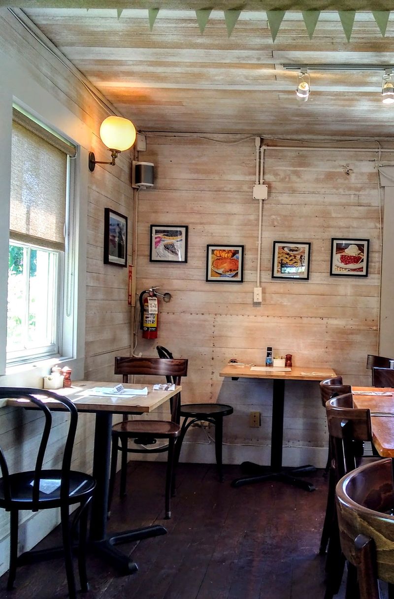 A Cozy Space That Fills Up Fast A Cozy Space That Fills Up Fast