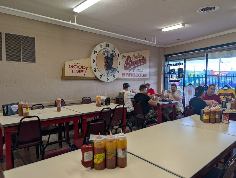 A Diner Feel Wrapped in Local Culture A Diner Feel Wrapped in Local Culture