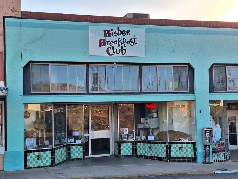 A Diner Hiding in a Ghost Town