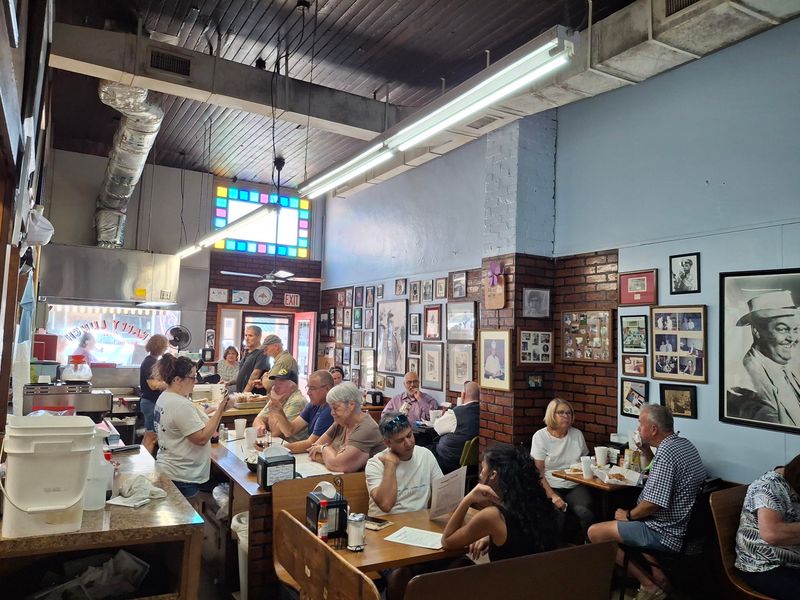 A Diner That Fed Factory Workers Long Ago