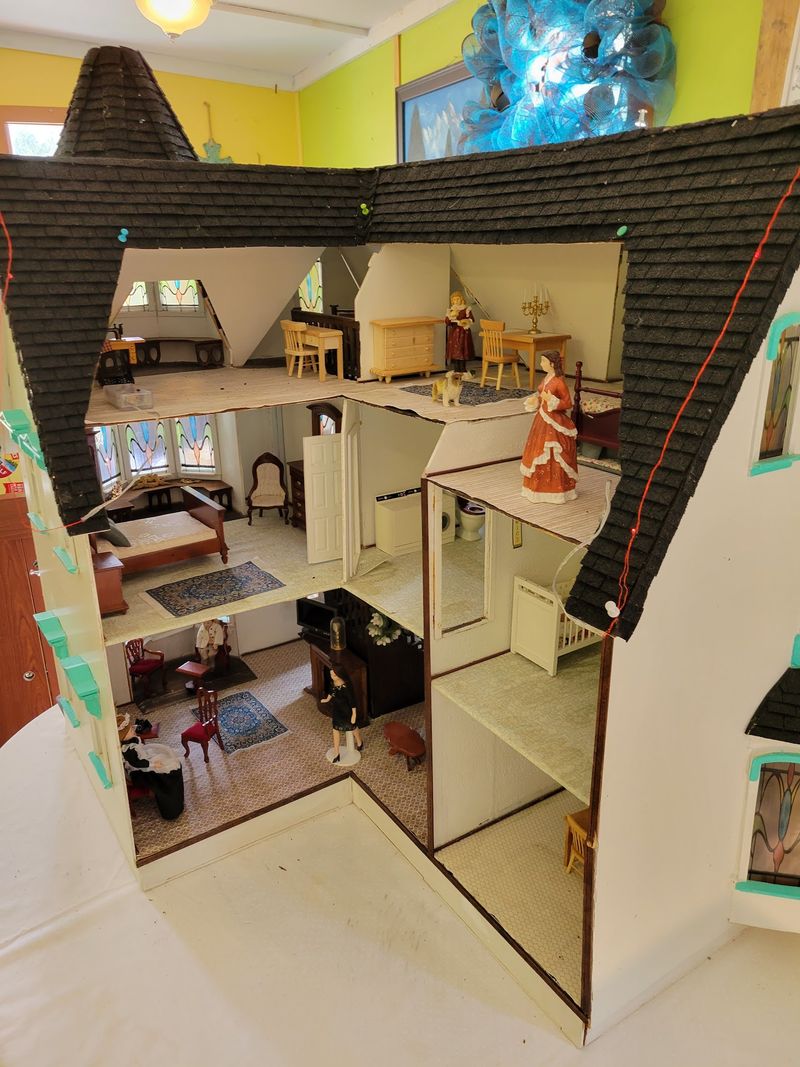 A Doll House That Charms All Ages