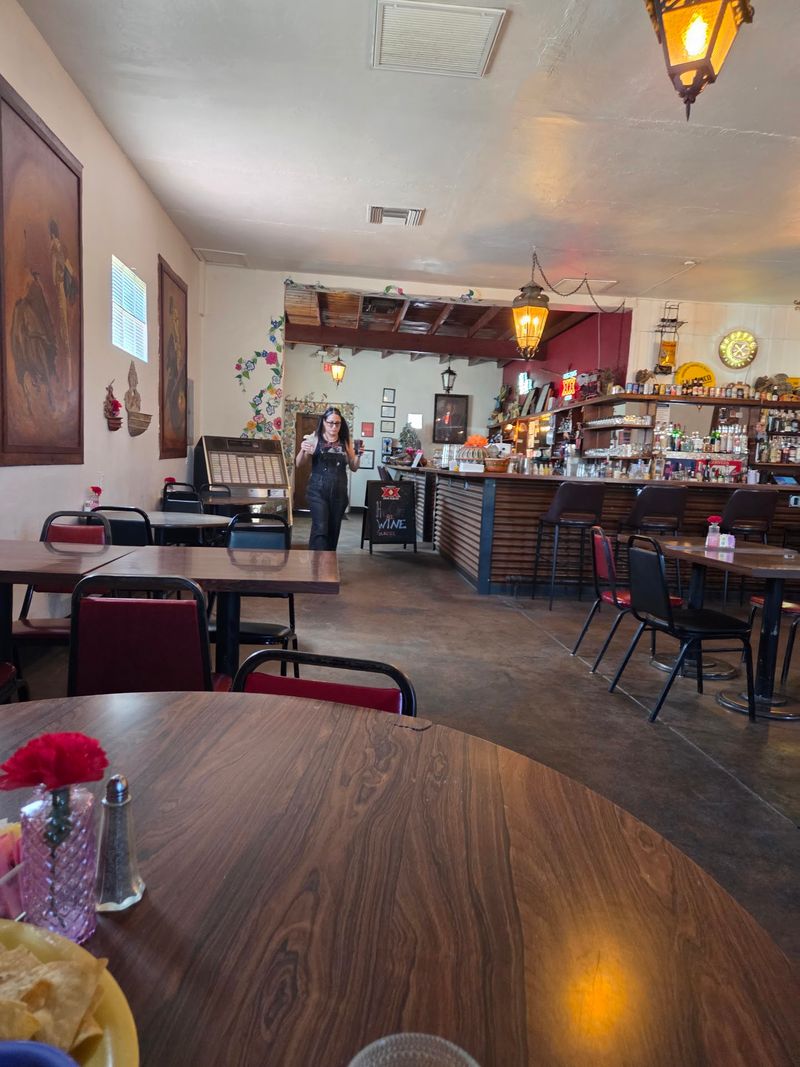 A Down-To-Earth Room With Nostalgic Charm
