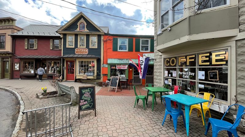 A Food and Dining Scene Worth Exploring A Food and Dining Scene Worth Exploring