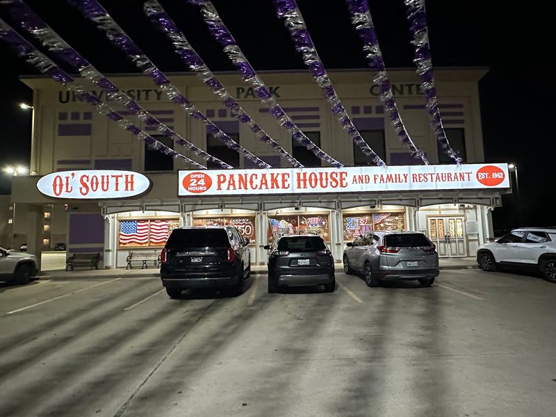 A Fort Worth Corner That Never Sleeps