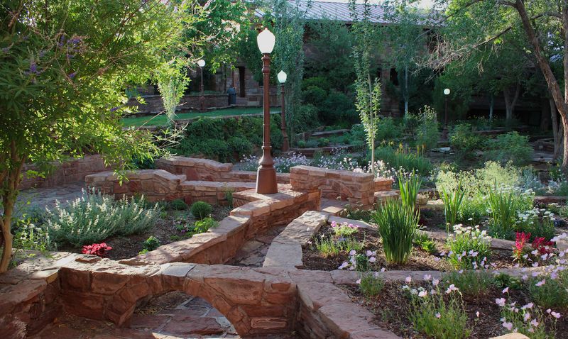 A Garden Oasis in the Desert A Garden Oasis in the Desert