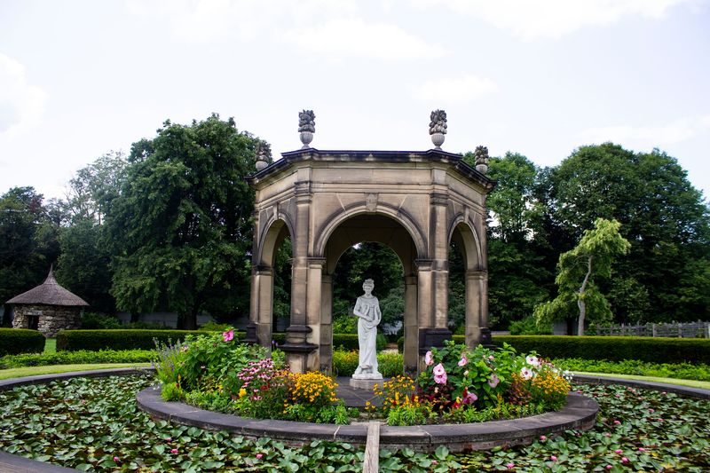 A Garden That Draws Its Own Fans
