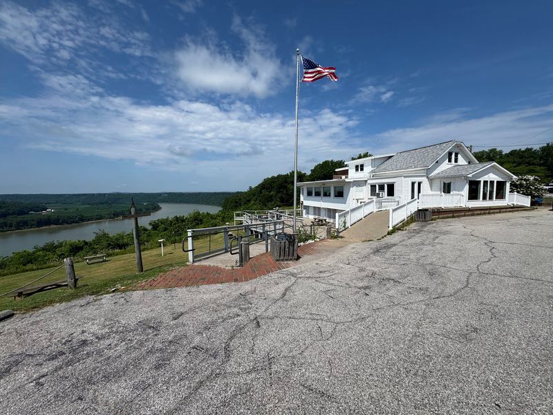 A Hilltop Perch Above the Ohio River