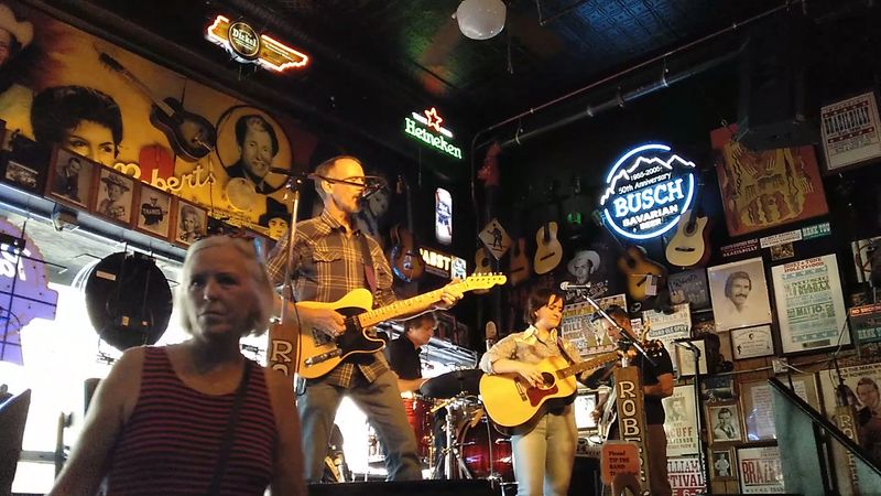 A Honky-Tonk That Keeps It Real