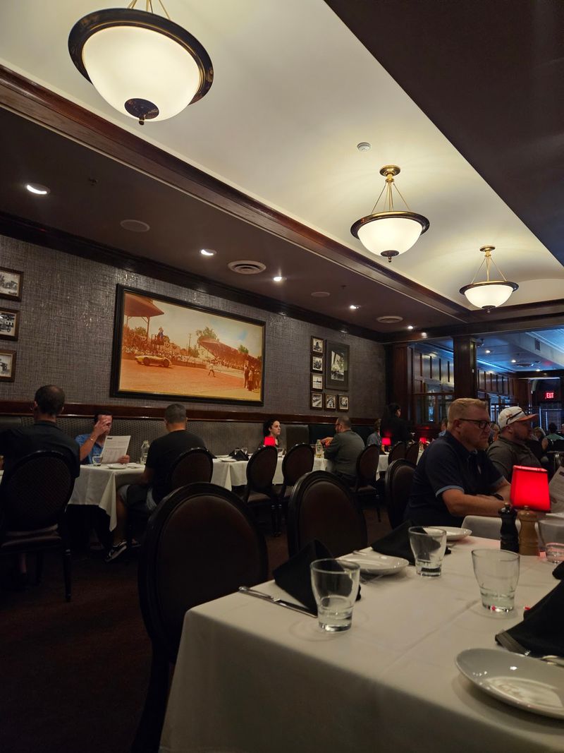 A Lively Room Built for Celebrations