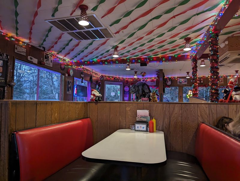 A Low-Key Spot for Old-School Vibes