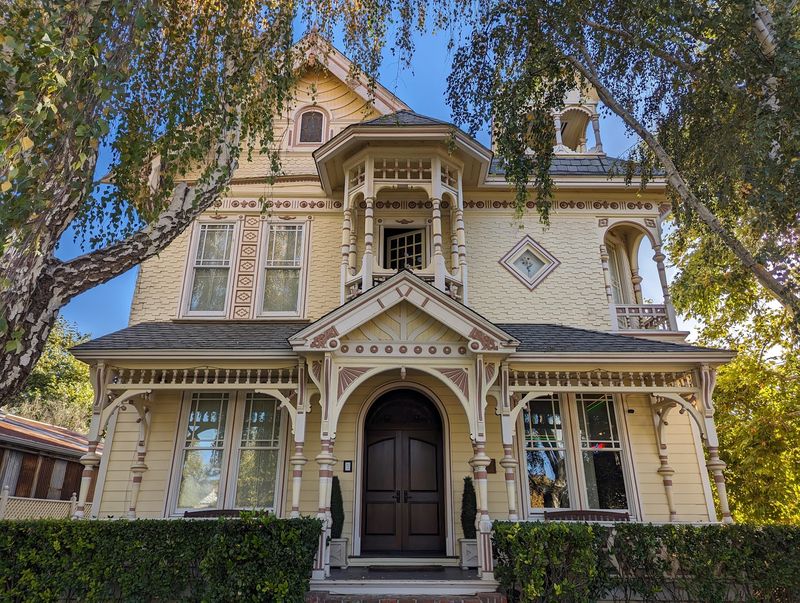 A Mansion Built by 200 Hands Over a Decade A Mansion Built by 200 Hands Over a Decade
