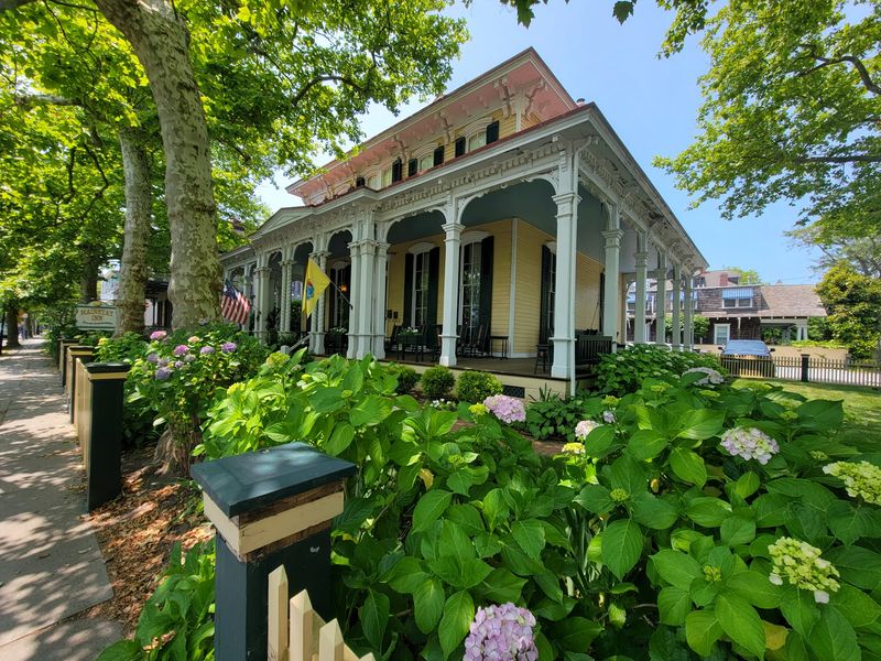 A Mansion With a Colorful Past A Mansion With a Colorful Past