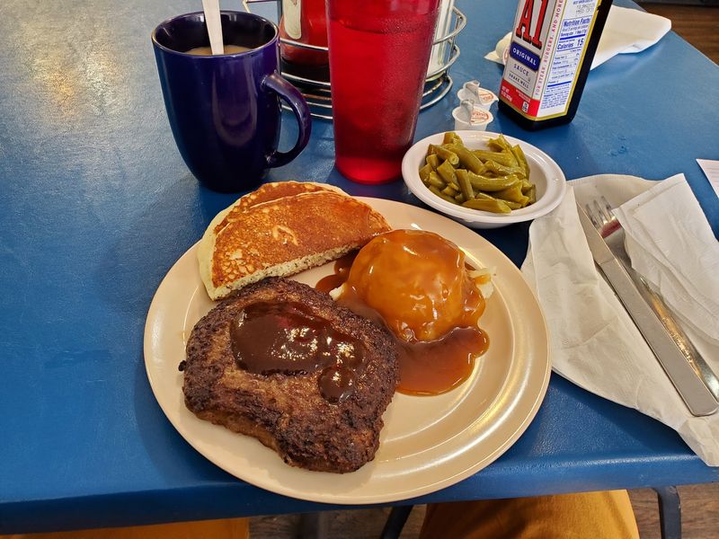A Meat-And-Three With Sides That Shine