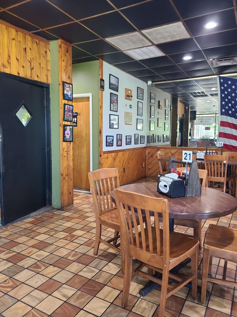 A No-Frills Room That Lets the Food Talk