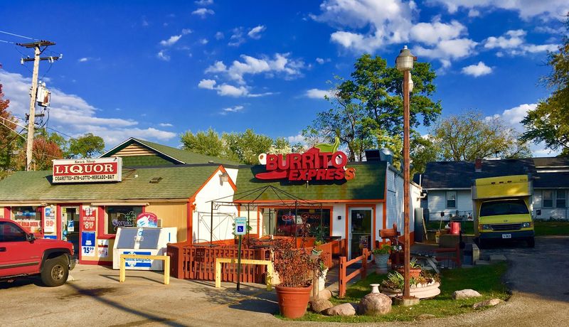 A Northwest Chicago Suburb With Small-Town Soul A Northwest Chicago Suburb With Small-Town Soul
