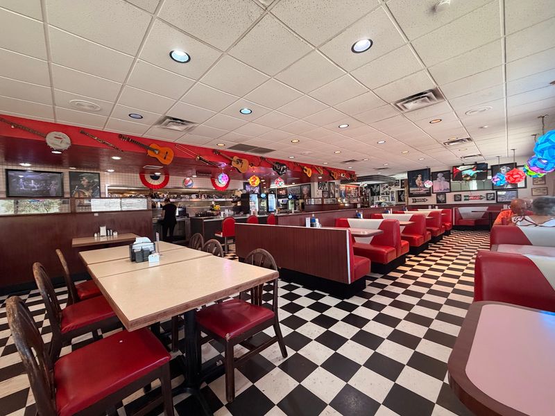 A Retro Roadside Stop In Mesquite