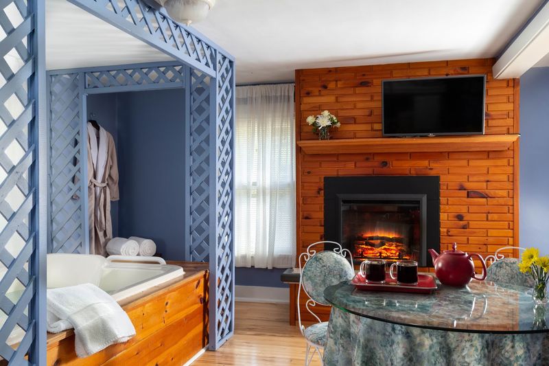 A Sauna, A Whirlpool, And Cozy Extras