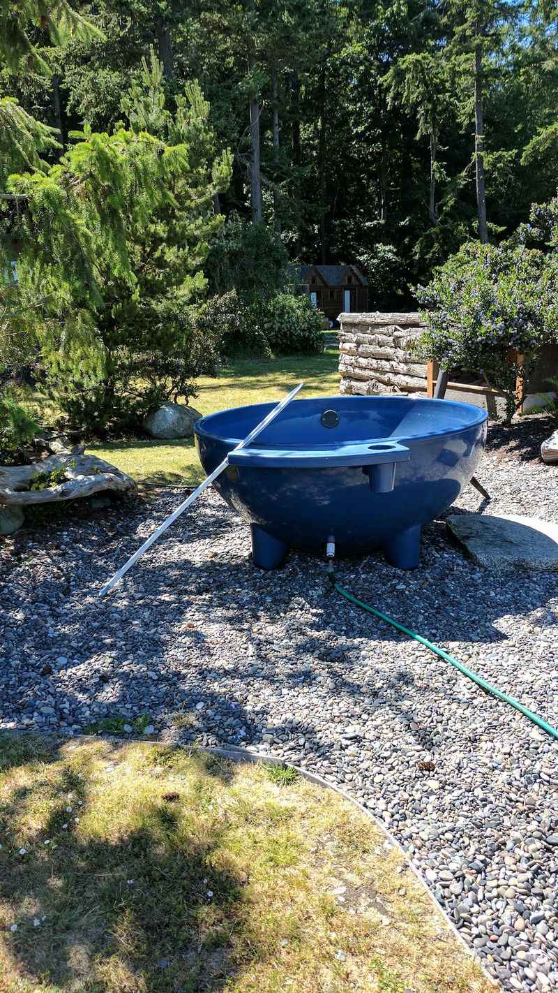 A Sauna and Hot Tub That Melt Your Stress Away