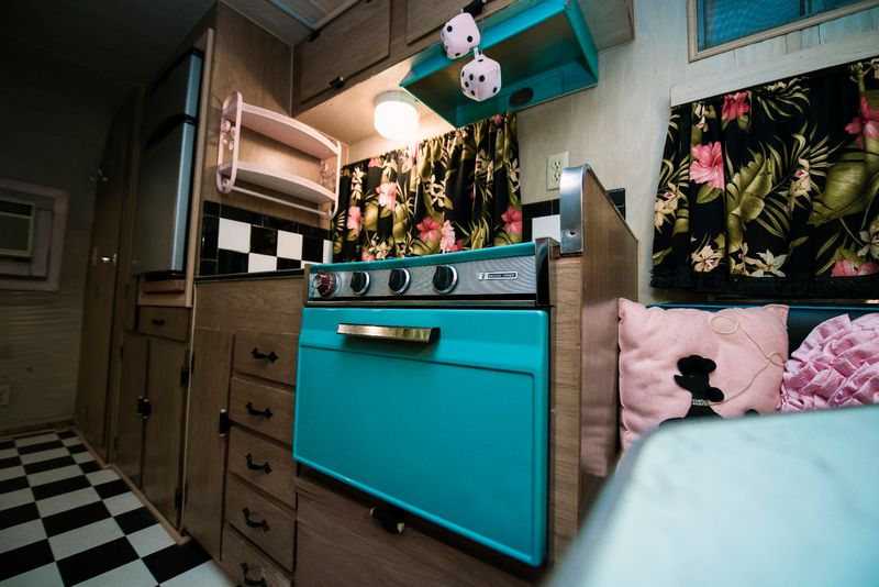A Shared Kitchen Setup That Makes Meals Easy and Convenient A Shared Kitchen Setup That Makes Meals Easy and Convenient
