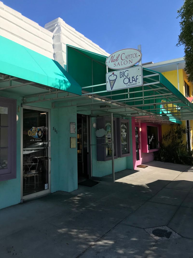 A Side-Street Landmark Off St. Armands Circle A Side-Street Landmark Off St. Armands Circle