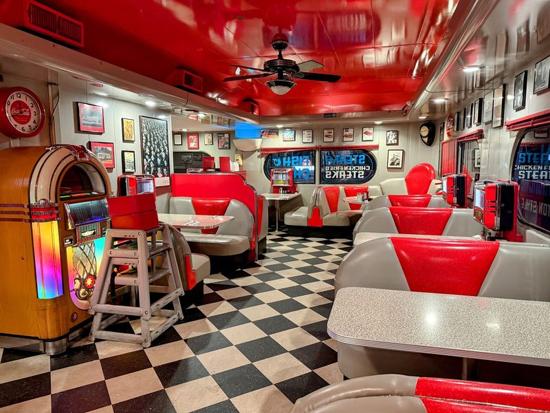 A Slice Of the 1950s On North 16th Street
