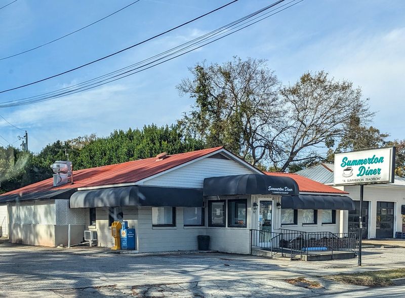 A Small-Town Landmark Just Off I-95