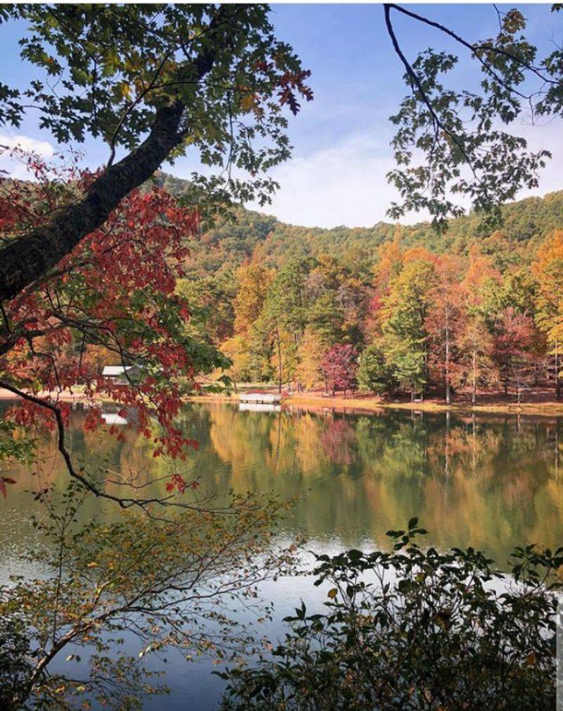 A Sparkling Mountain Lake That Steals the Show A Sparkling Mountain Lake That Steals the Show