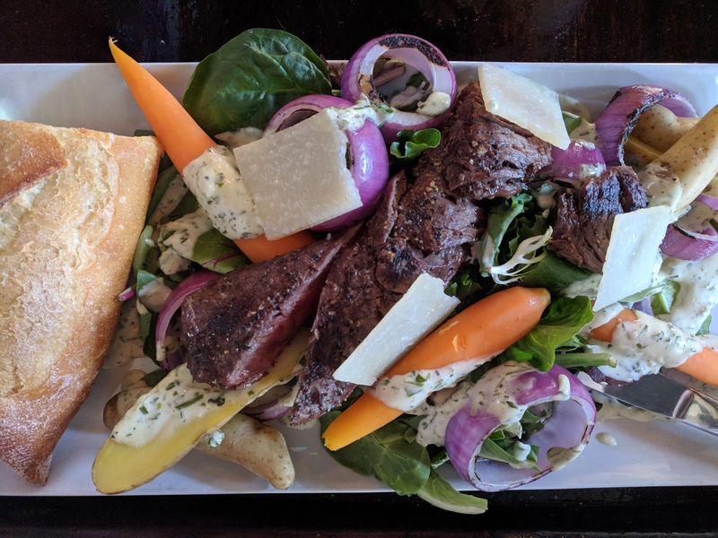 A Steak Salad That Steals the Spotlight A Steak Salad That Steals the Spotlight