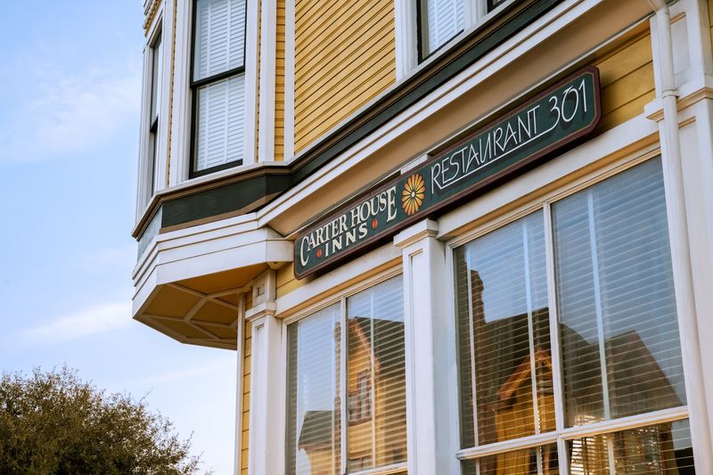 A Victorian Address on the Eureka Waterfront A Victorian Address on the Eureka Waterfront