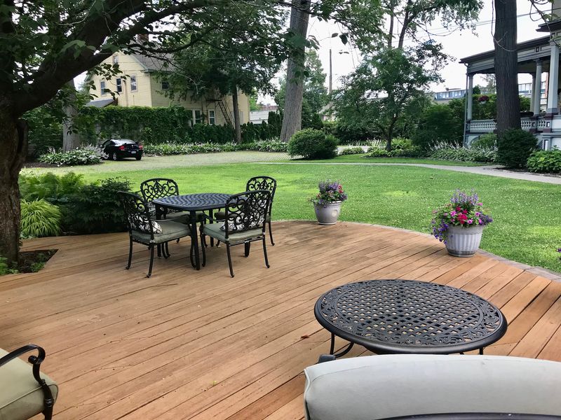 A Walkable Base For Exploring Saratoga