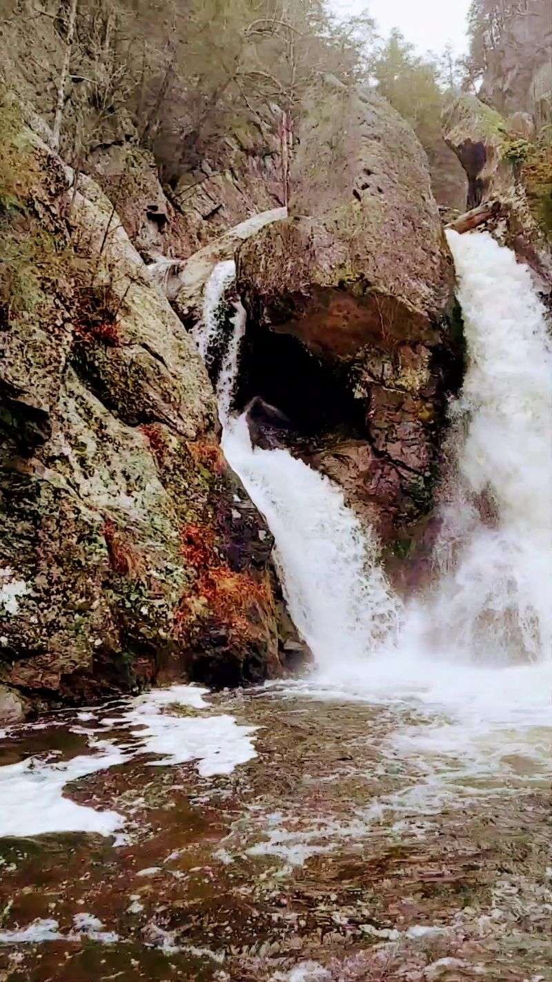 A Waterfall That Outshines the Photos A Waterfall That Outshines the Photos