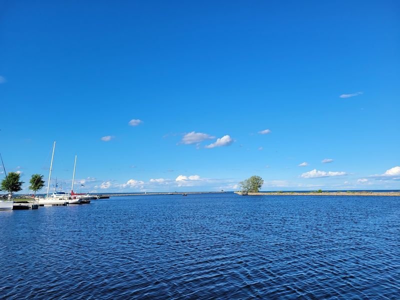 A Waterfront Setting That Steals the Show