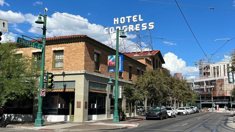 Amenities, Parking, And Getting Around