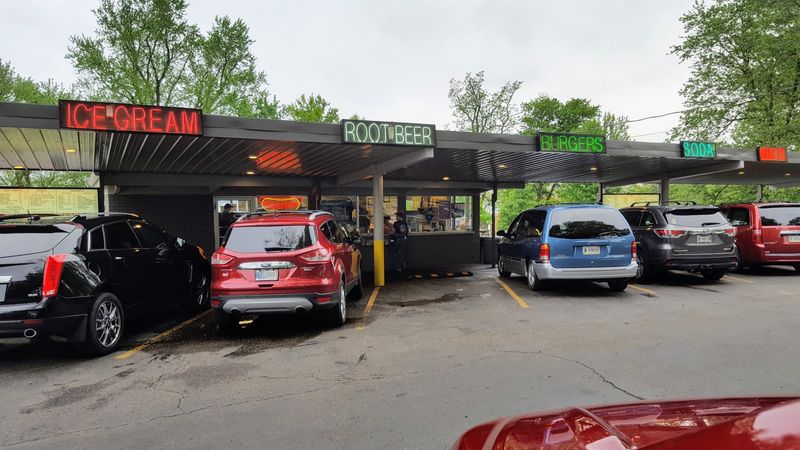 An Old-Time Drive-In That Still Runs on Car Hops