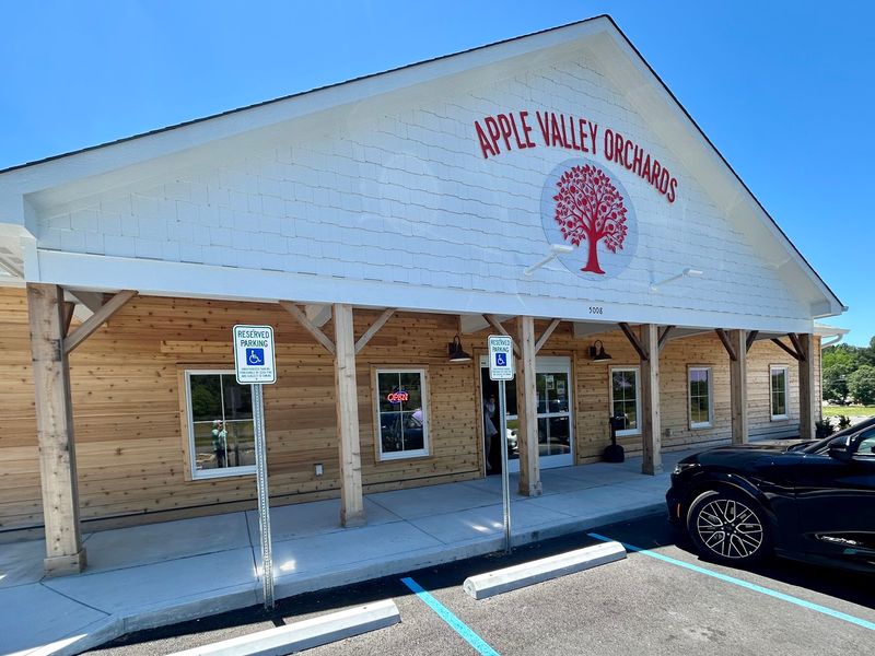 Apple Valley Orchard, Cleveland
